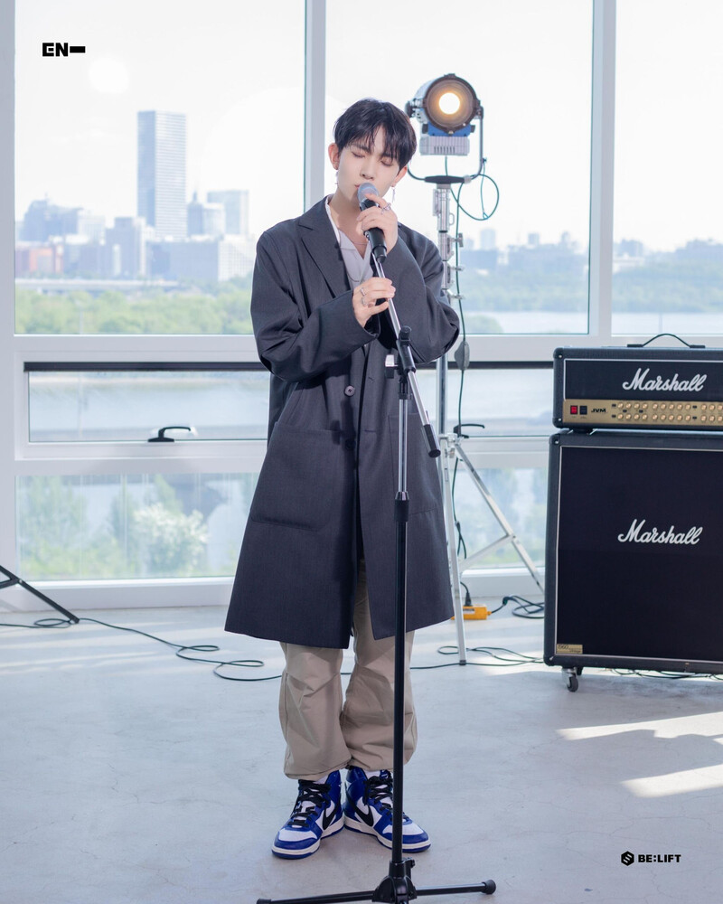 220531 Weverse Update- Heeseung Cover "Off My Face" Special Photo documents 2