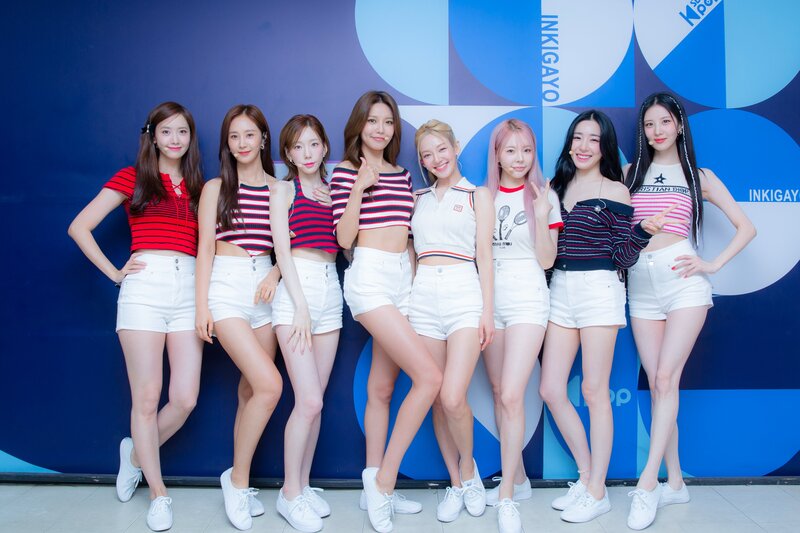 220821 SBS Twitter Update - GIrls' Generation at Inkigayo Photowall documents 2