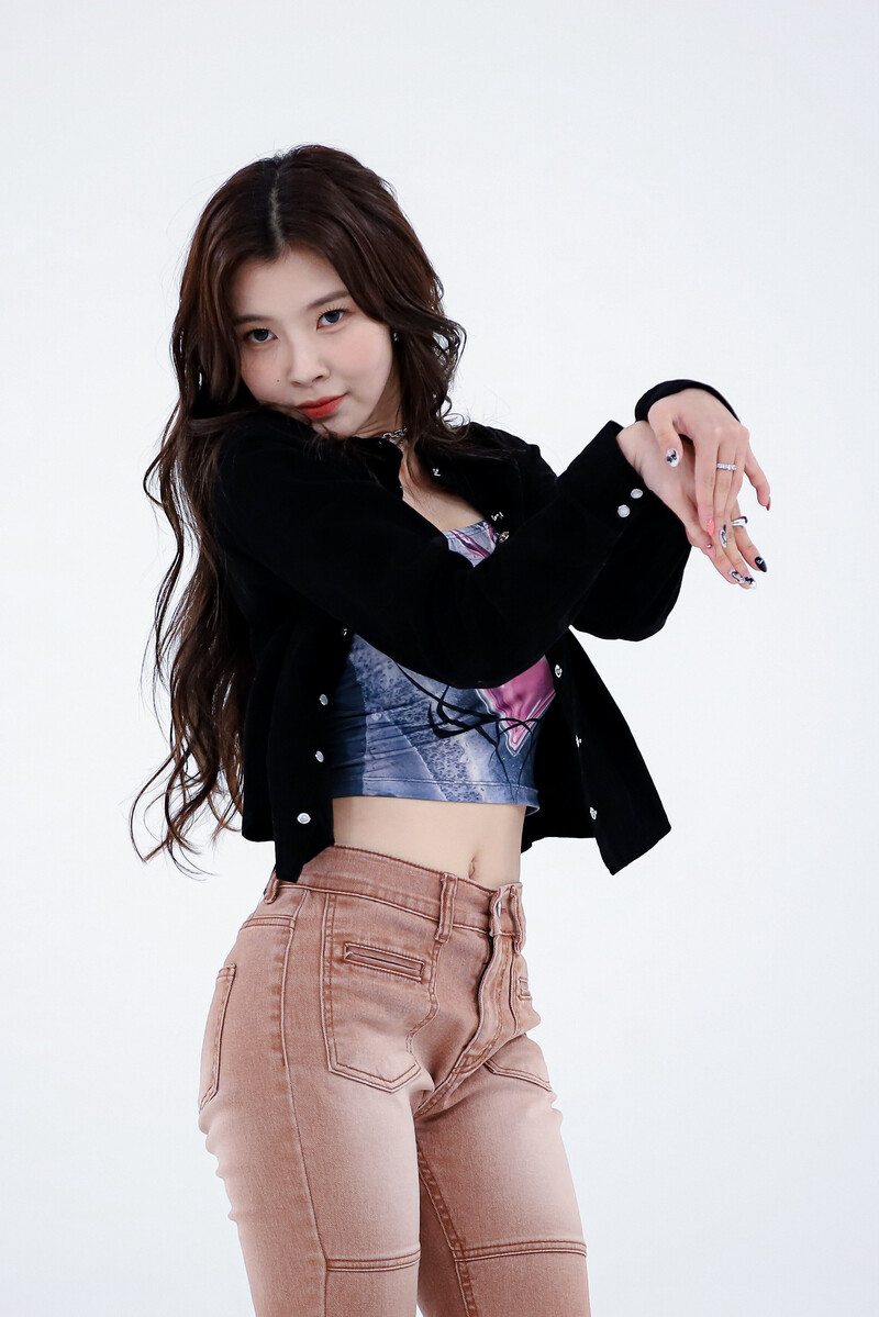 230411 MBC Naver - Kep1er Dayeon - Weekly Idol On-site Photos documents 3