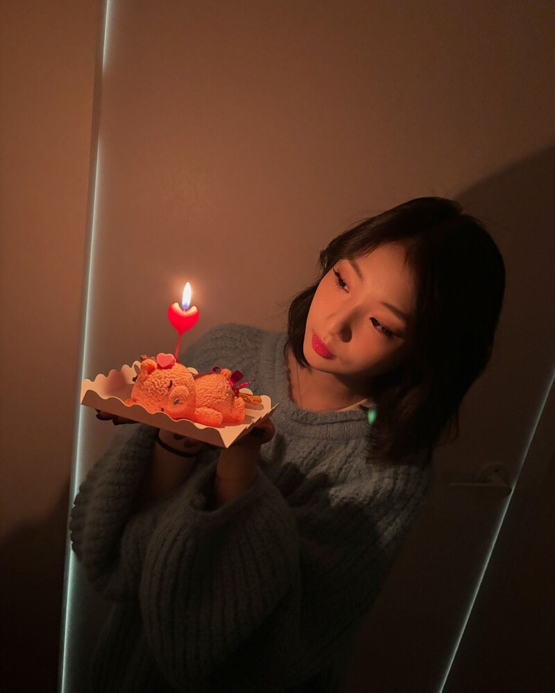 241111 - YeoJin Instagram Update documents 10