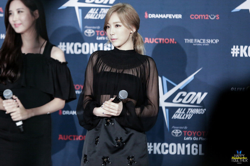 160731 Girls' Generation Taeyeon at KCON in LA documents 9