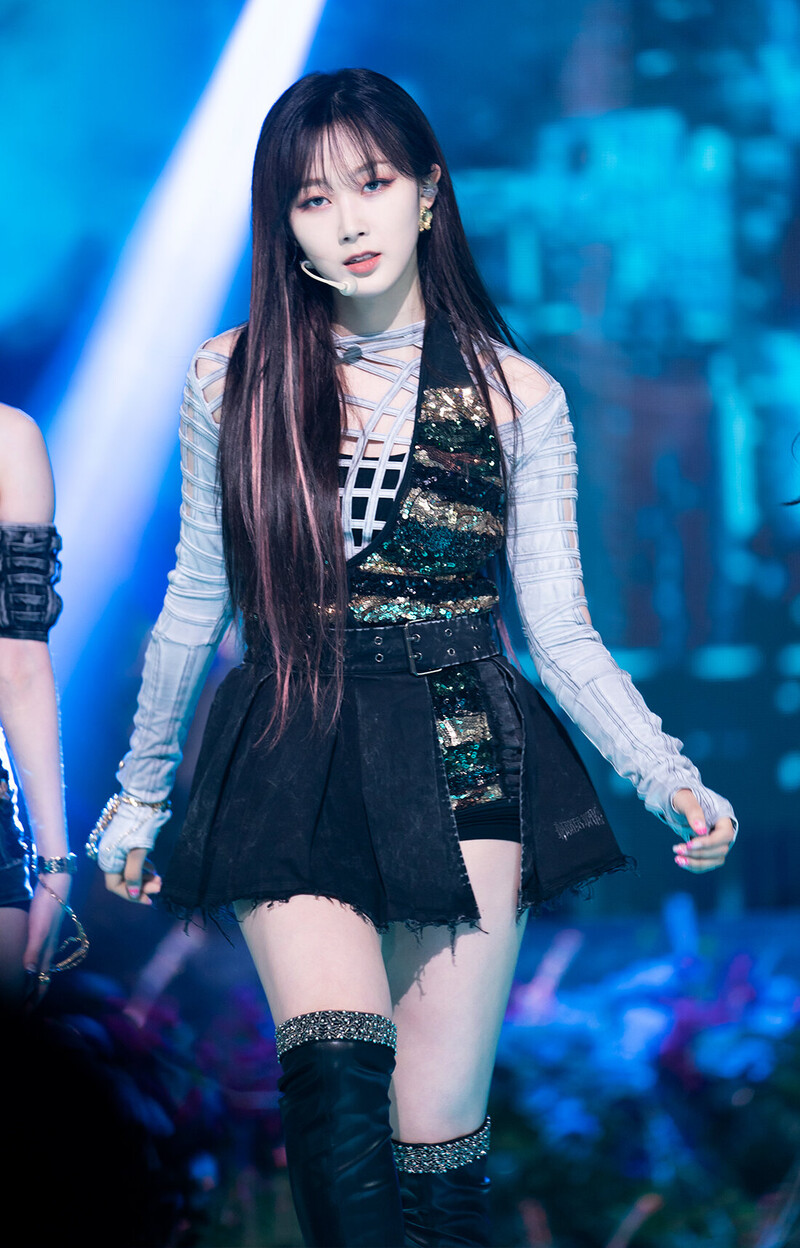 210530 aespa - 'Next Level' at Inkigayo documents 7