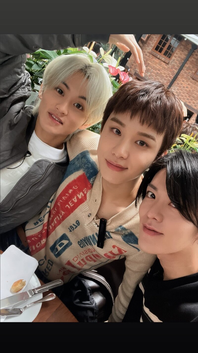 230125 NCT Yuta Instagram story update w/ Jaehyun, Jungwoo, and Mark documents 2
