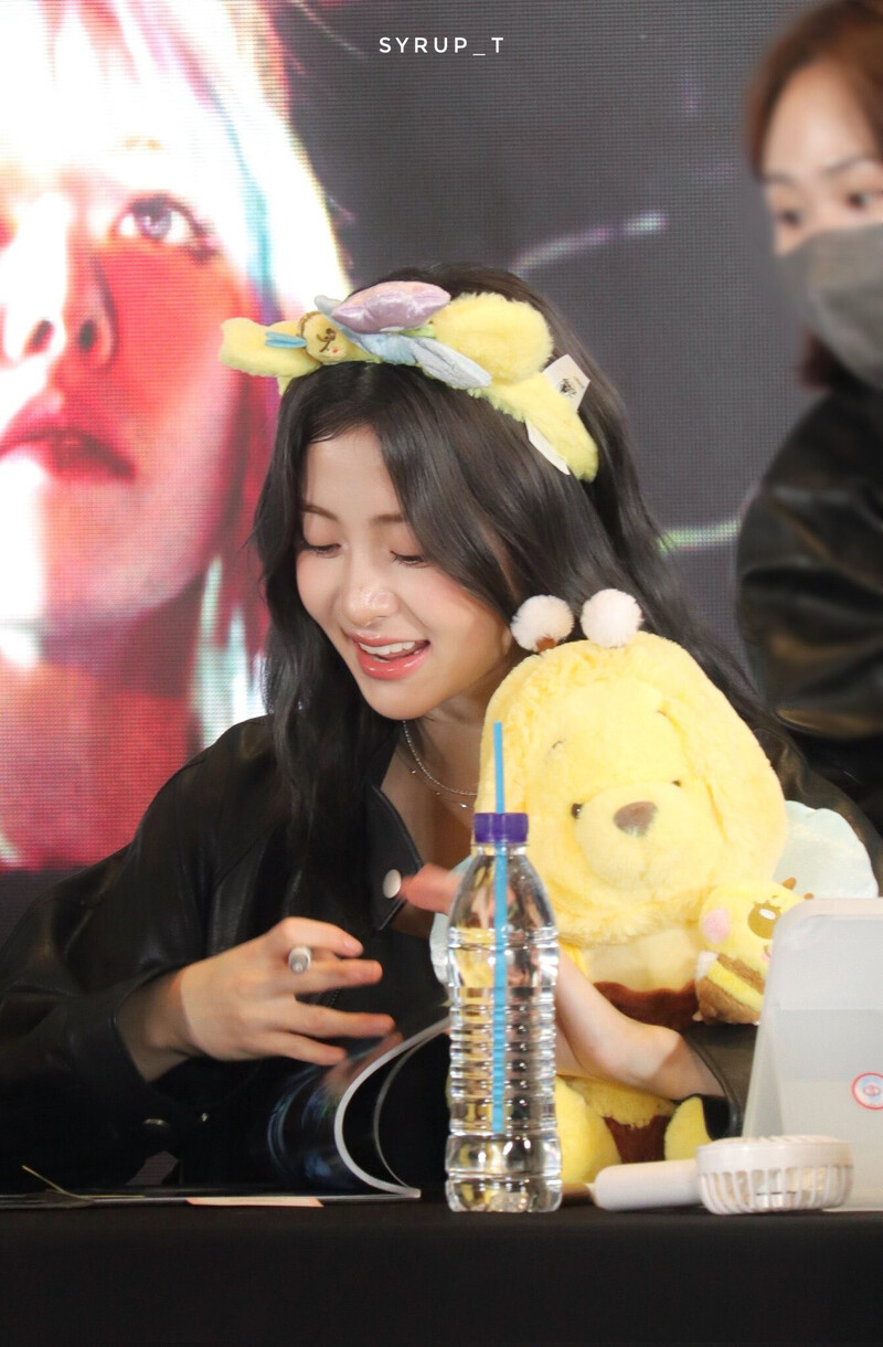 241026 LE SSERAFIM Yunjin - Yizhiyu Fansign Event documents 7