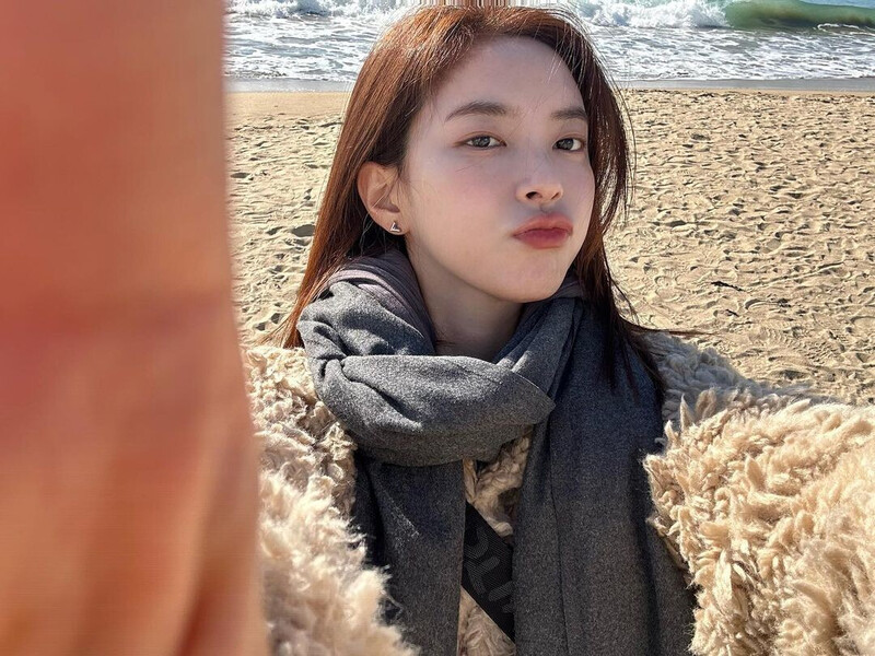 221227 Shin Suhyun Instagram Update documents 1