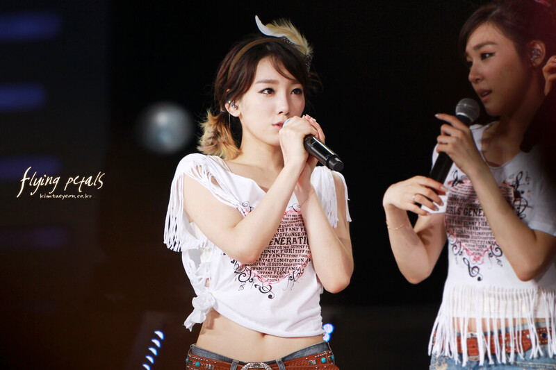 110909-10 Girls' Generation Taeyeon at Girls' Generation 2011 Tour in Taiwan documents 23