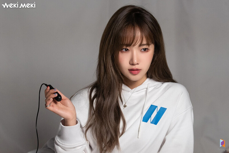 210428 Fantagio Naver Post - Yoojung's Cosmopolitan x Nerdy Photoshoot Behind documents 1