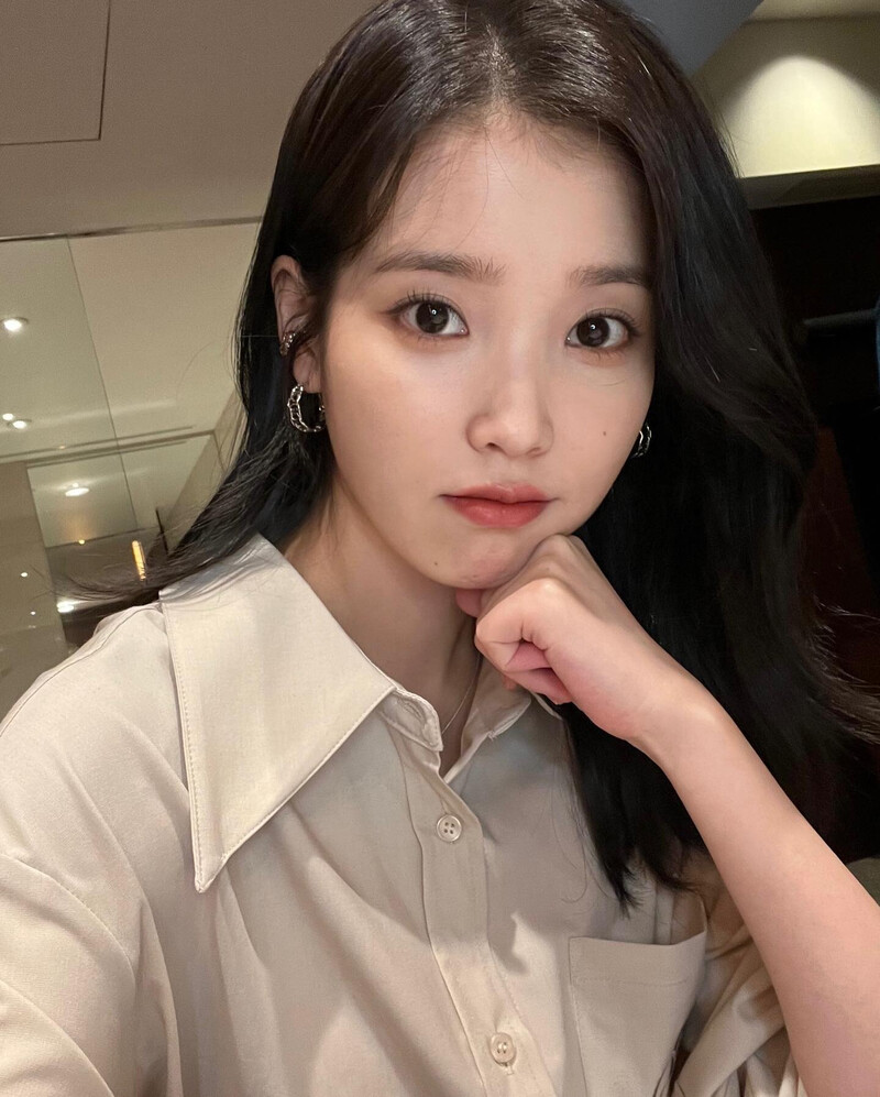 220628 IU Instagram Update documents 3