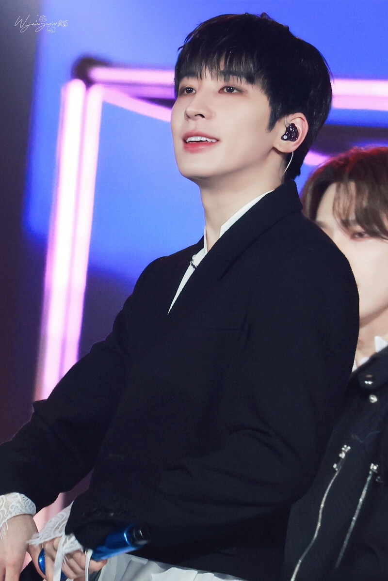 250105 SEVENTEEN Wonwoo at Golden Disc Awards 2025 documents 4