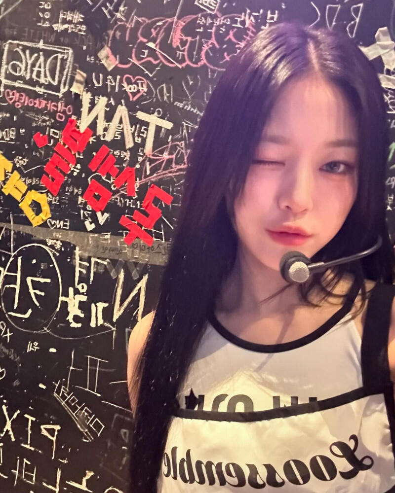 240913 - HyunJin Instagram Update documents 1