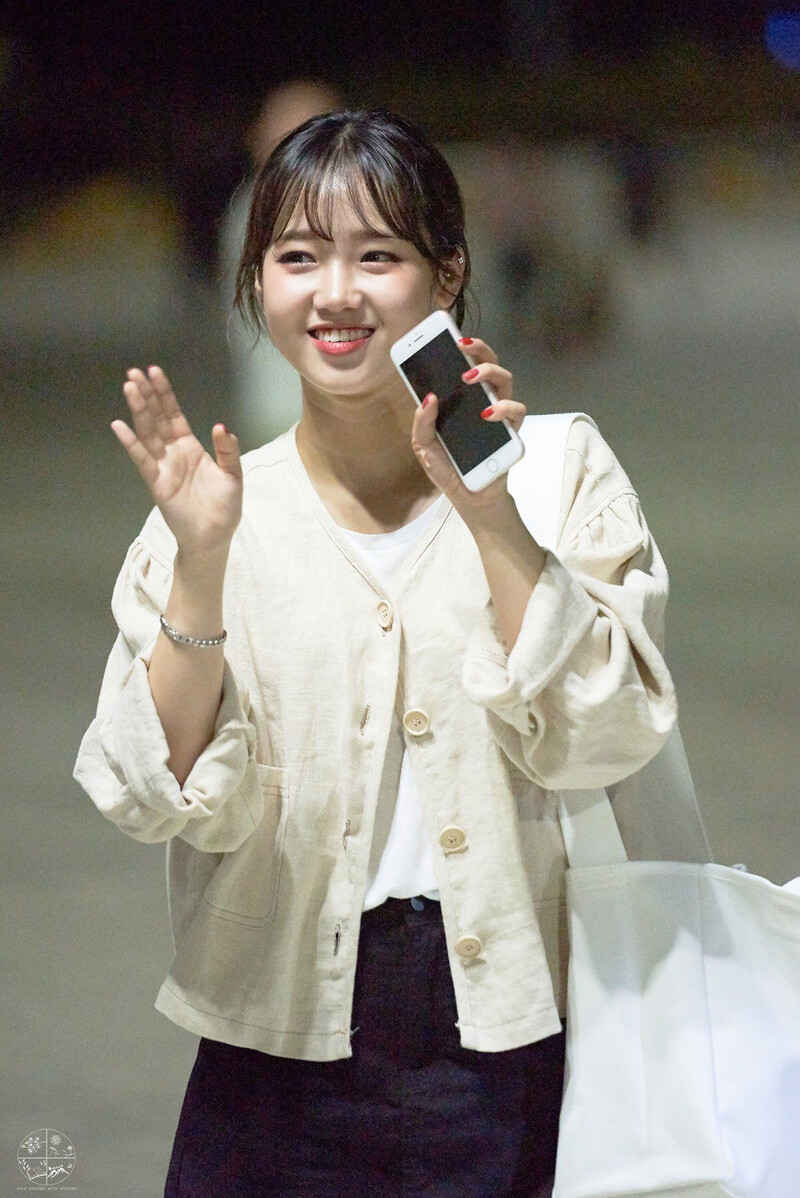 180804 Weki Meki Yoojung at LIV Concert documents 3