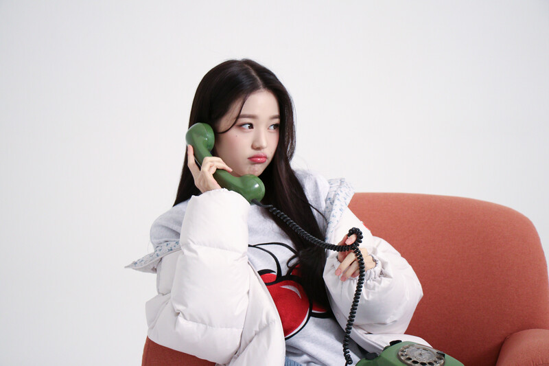 211027 Starship Naver Post - Wonyoung x KIRSH Behind documents 1