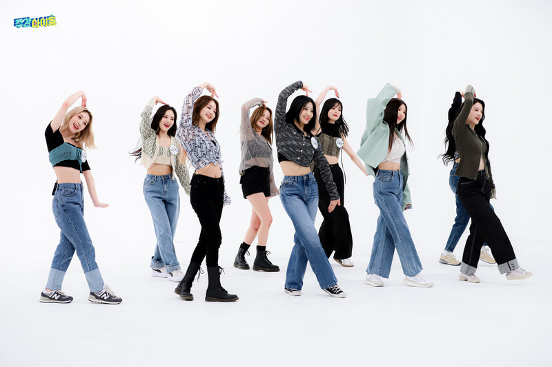 220125 MBC Naver Post - fromis_9 at Weekly Idol documents 9