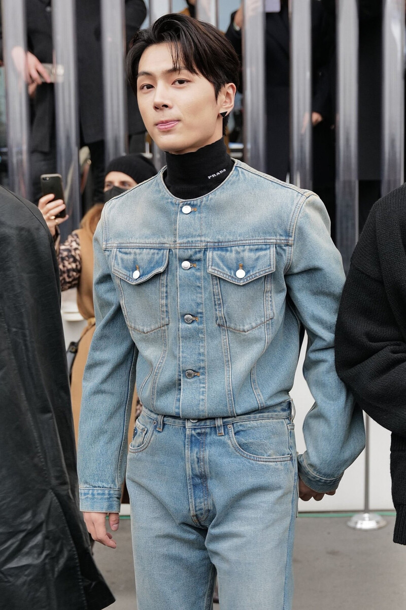 230115 ENHYPEN- PRADA F/W 2023-'24 Fashion Show at Milan Fashion Week documents 12