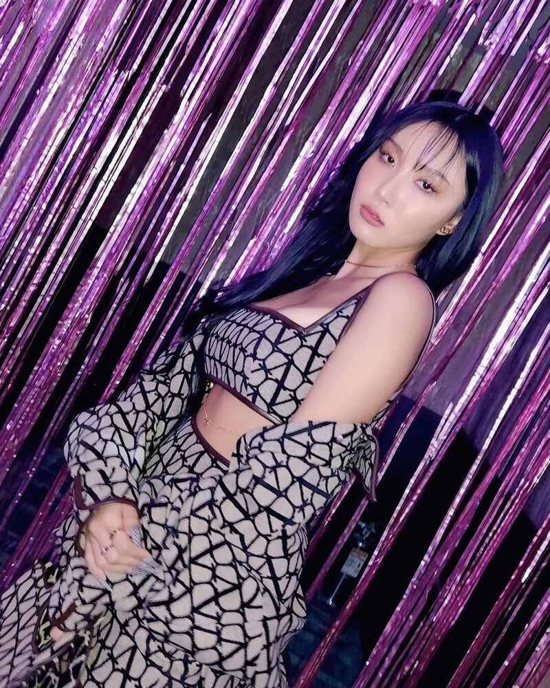 221028 MAMAMOO Hwasa Instagram Update documents 2