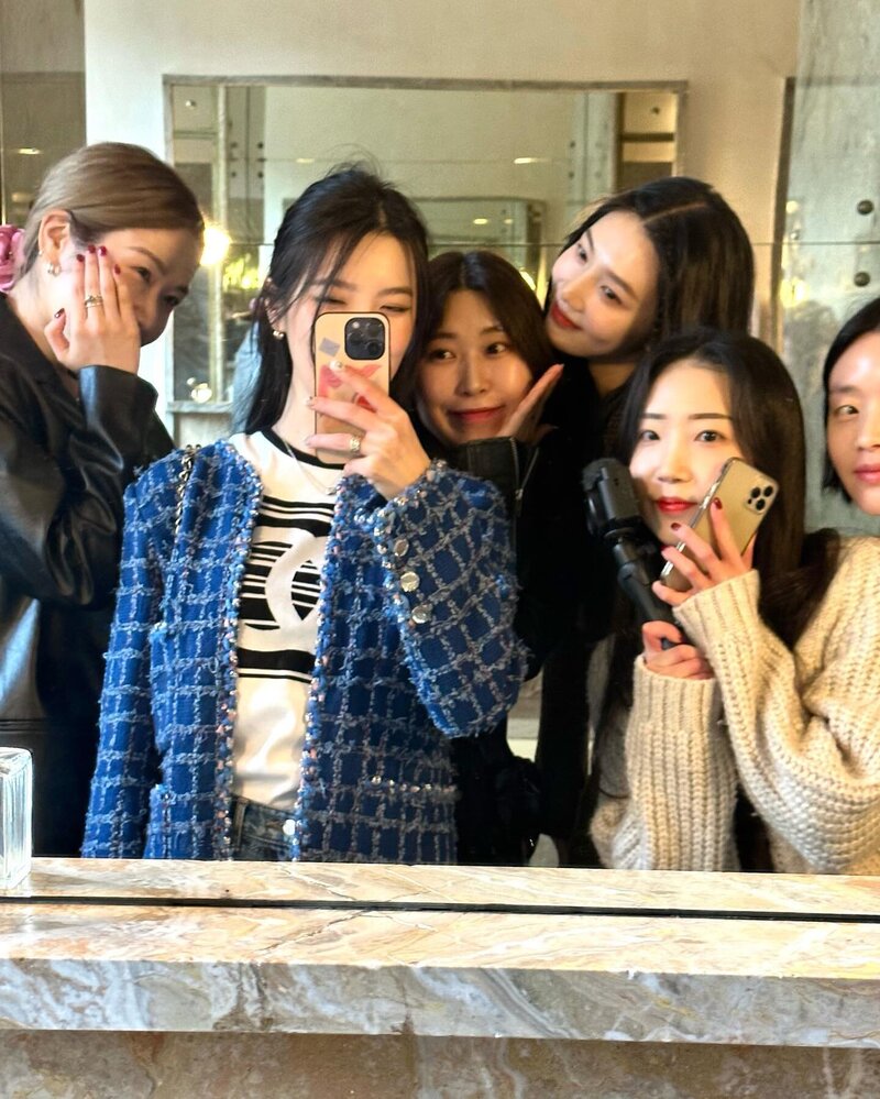 230303 Red Velvet Joy Instagram Update documents 11