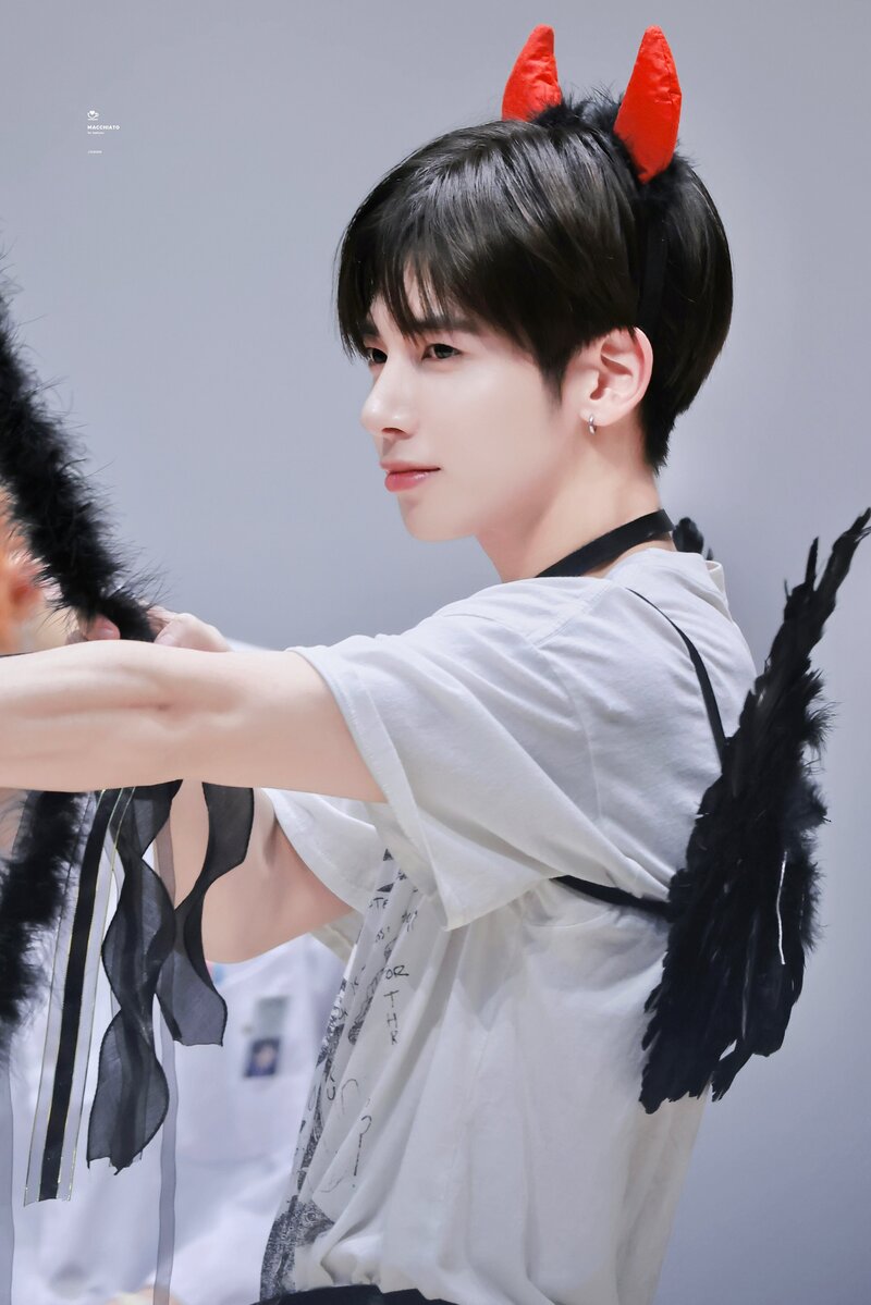 231024 TXT's TAEHYUN at <The Name Chapter: FREEFALL> M2U Fansign Event documents 21