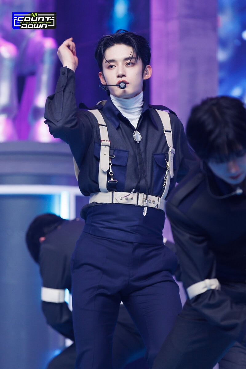 231109 ZEROBASEONE Jiwoong - "Crush" and "Melting Point" at M Countdown documents 9