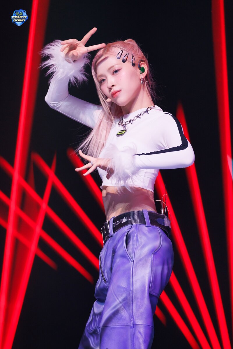 240111 ITZY Ryujin - 'BORN TO BE' and 'UNTOUCHABLE' at M Countdown documents 5