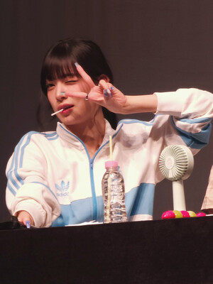 240821 fromis_9 Chaeyoung - BEATROAD Fansign Event