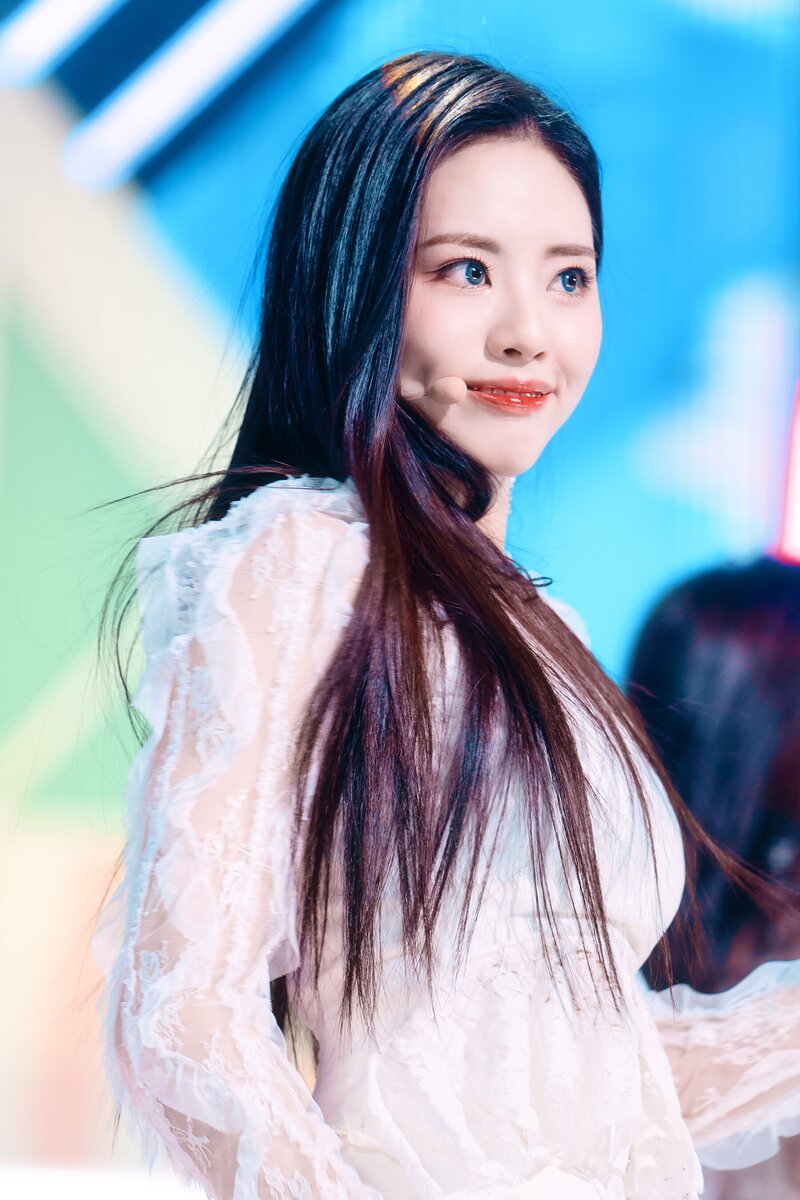 220123 fromis_9 Jiwon - 'DM' at Inkigayo documents 20