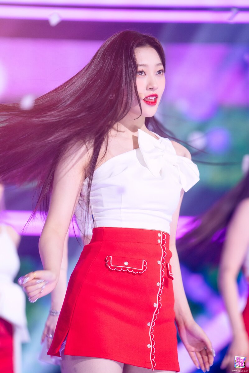 220626 LOONA Choerry - 'Flip That' at Inkigayo documents 2