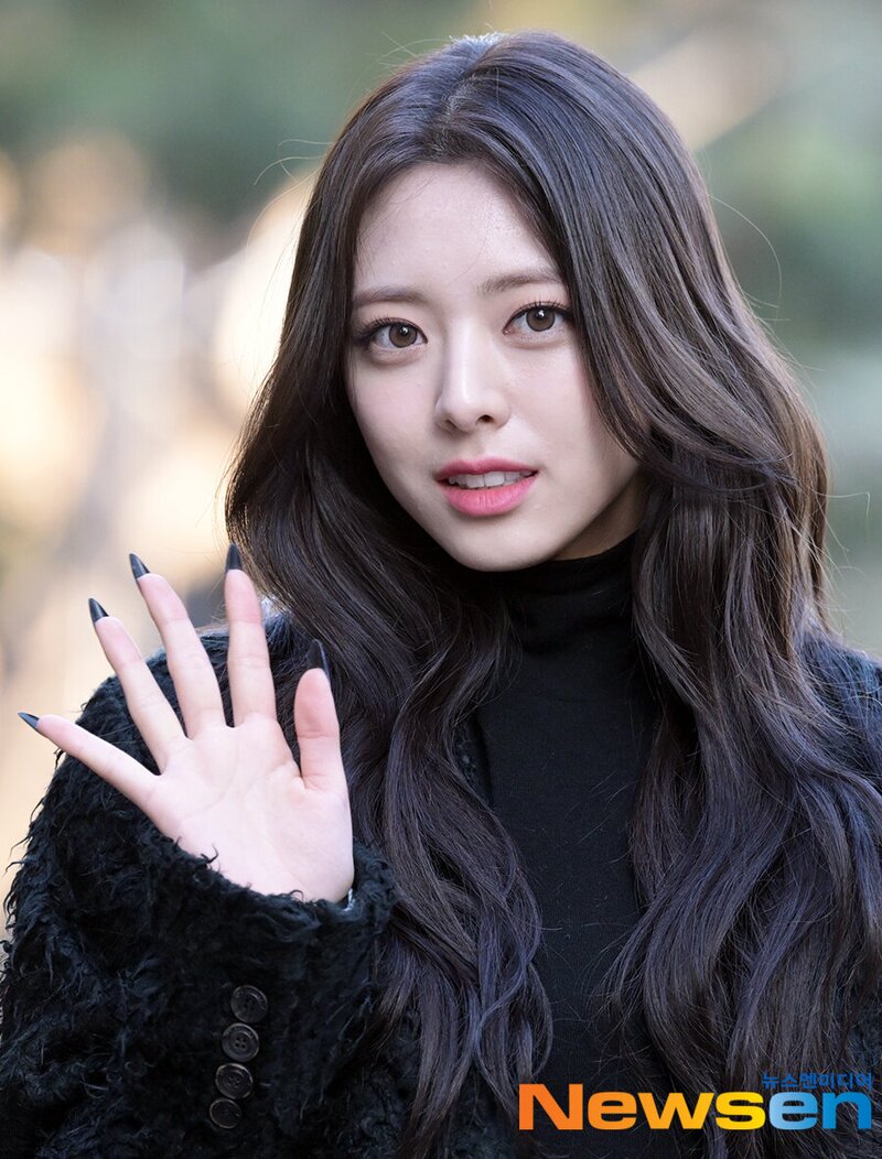 221202 ITZY Yuna - Music Bank Commute documents 2