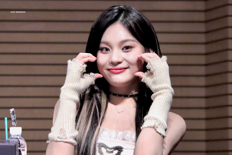 231105 VIVIZ at Fansign Event - UMJI documents 1