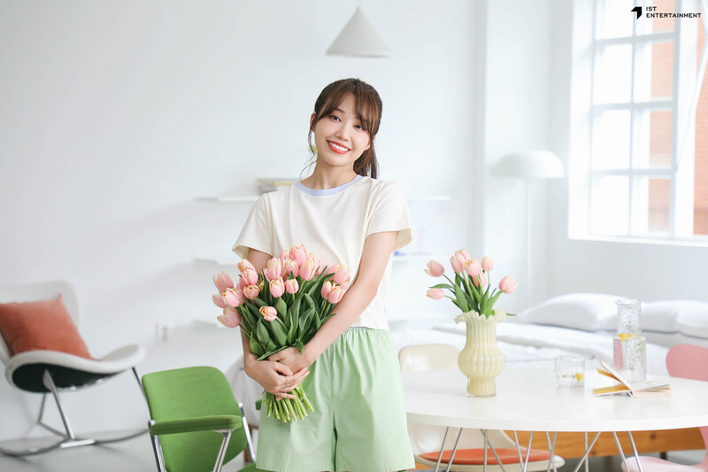 230612 IST Naver post- EUNJI 'Nareun Lookbook'  behind documents 15