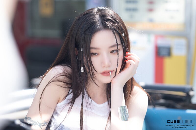 240712 CUBE Entertainment Naver Post with Shuhua - (G)I-DLE 7th Mini Album [I SWAY] Behind the Scenes of the Jacket Shoot documents 9