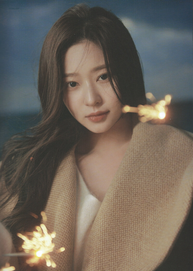 Kim Minju '𝐏𝐑𝐎 𝐌𝐄𝐌𝐎𝐑𝐈𝐀' Photobook Scans documents 2