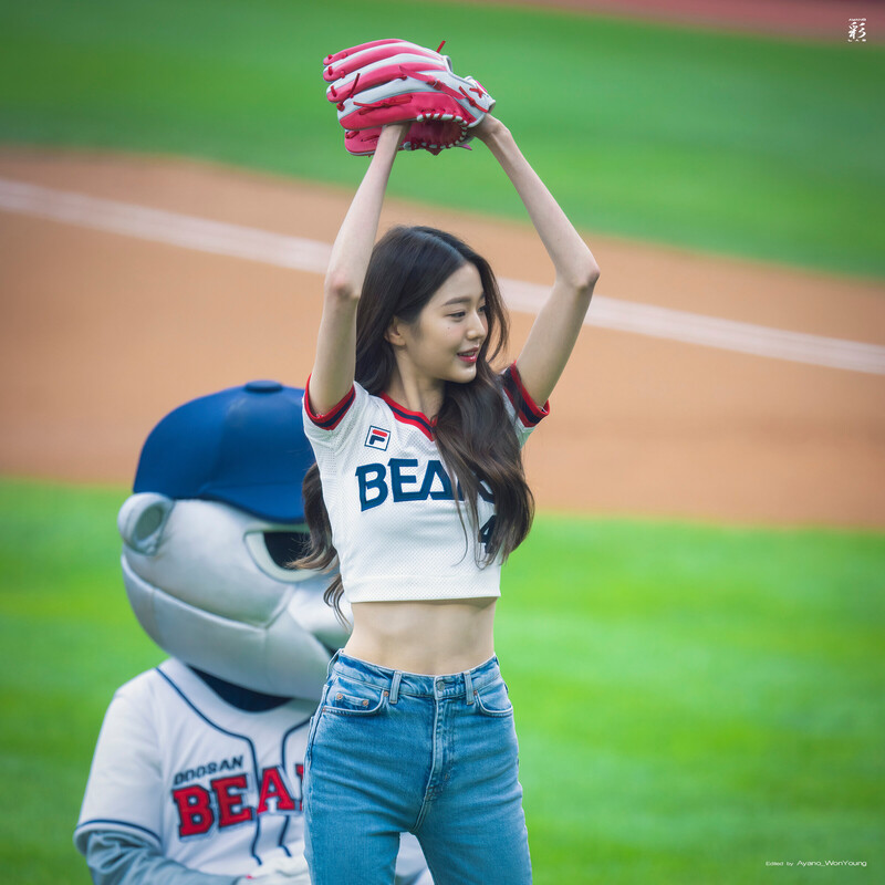 220619 IVE Wonyoung - Doosan Bears First Pitch