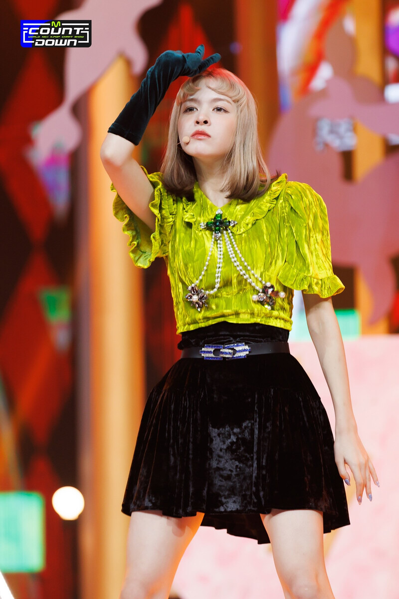 220922 NMIXX Lily - 'DICE' & 'COOL (Your rainbow)' at M COUNTDOWN documents 3