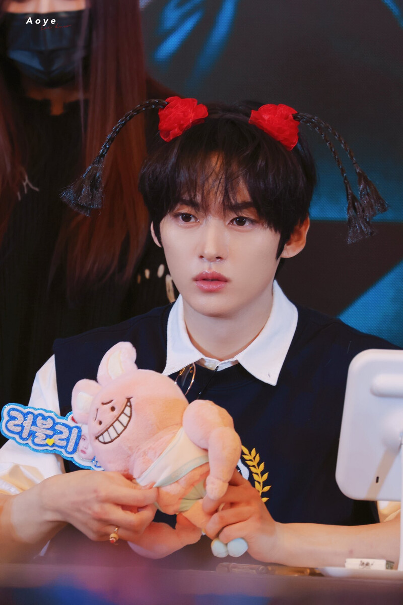 240203 StrayKids Lee Know - KMS Fansign Event documents 6