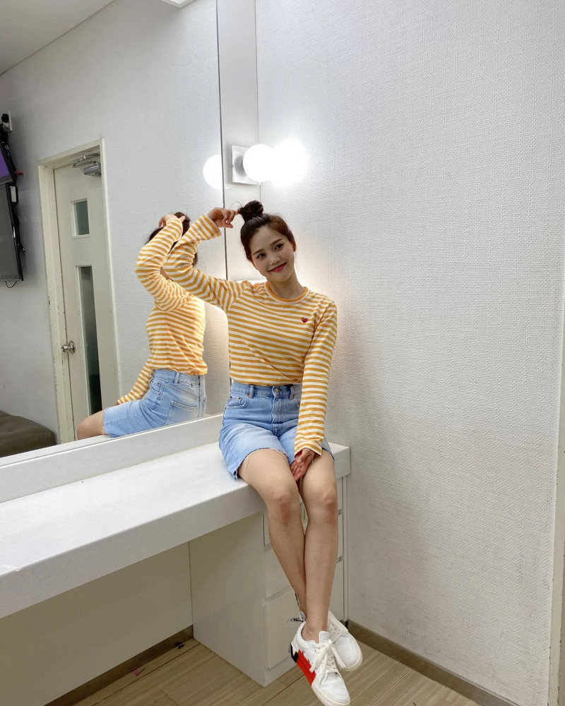 210518 OH MY GIRL Hyojung Instagram Update documents 7