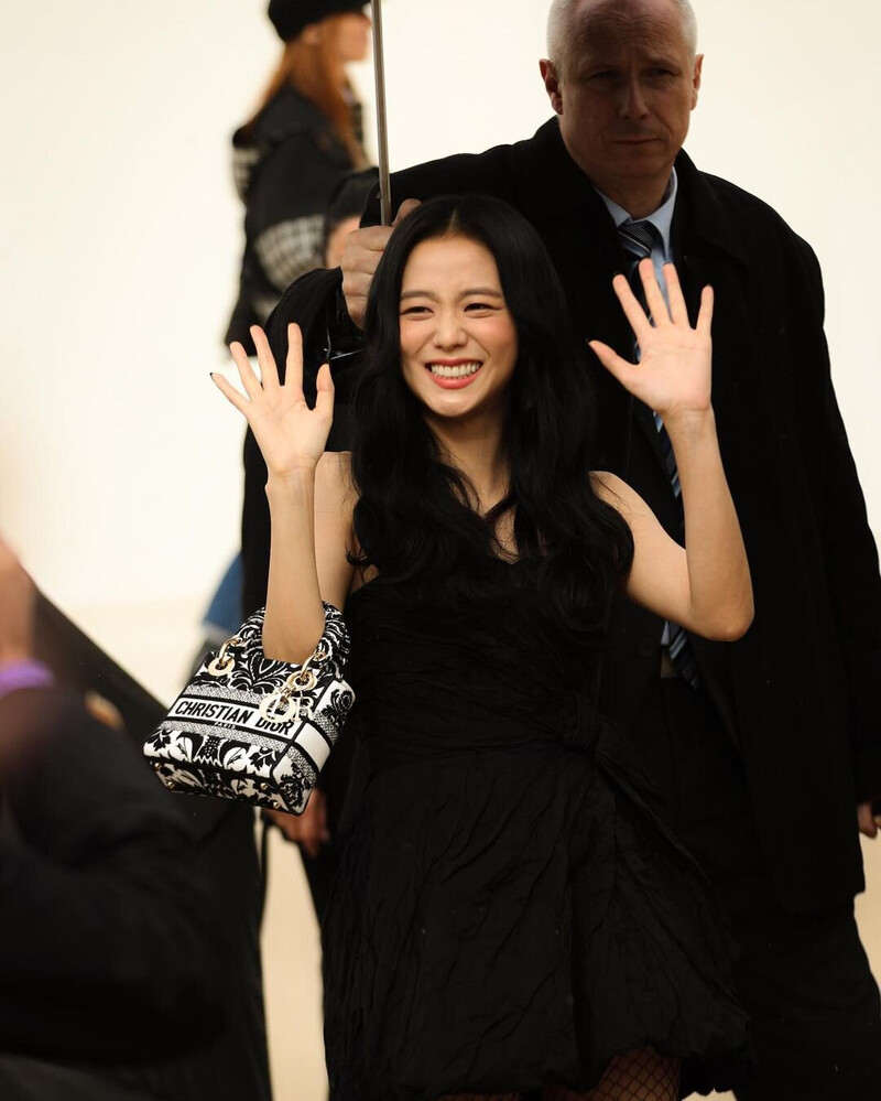 220927 BLACKPINK Jisoo at DIOR SS23 Show in Paris documents 2