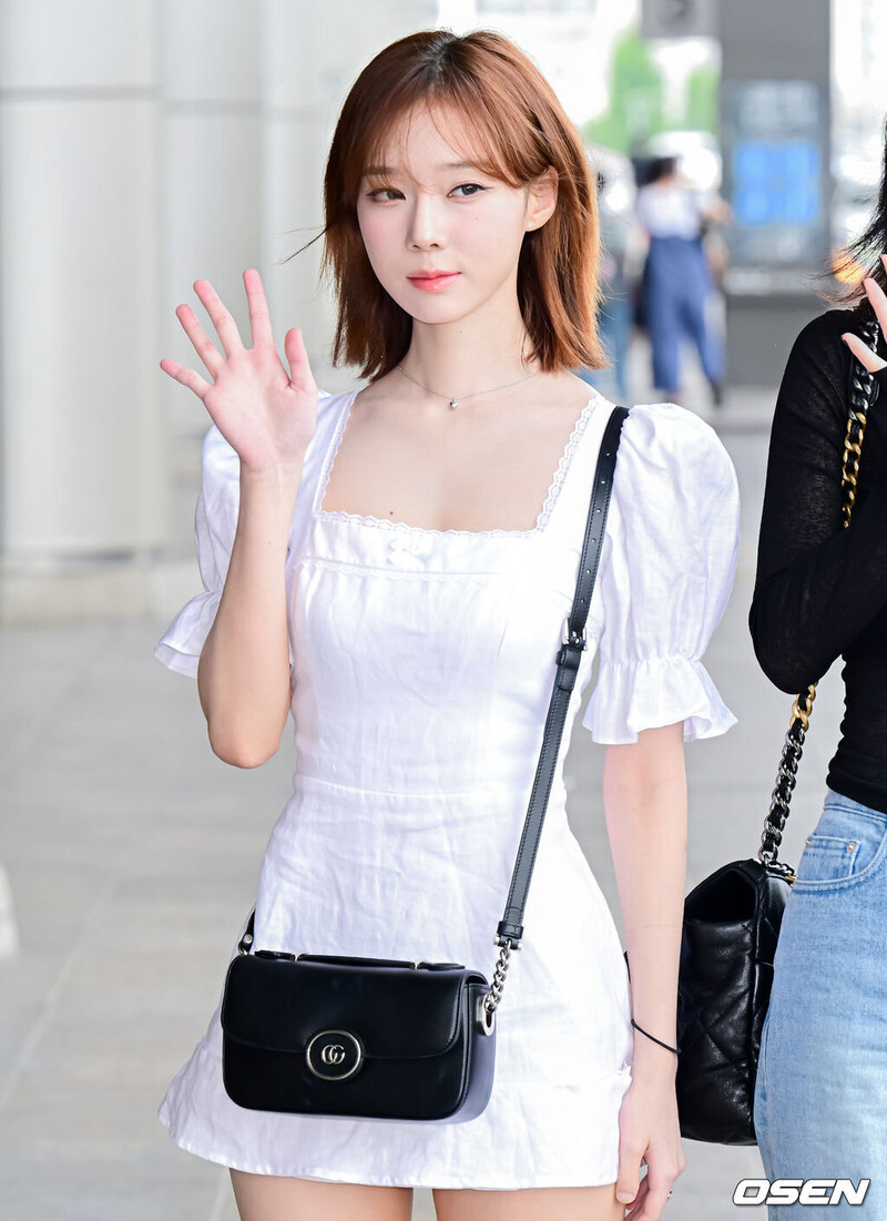 230802 aespa Winter at Gimpo International Airport documents 4