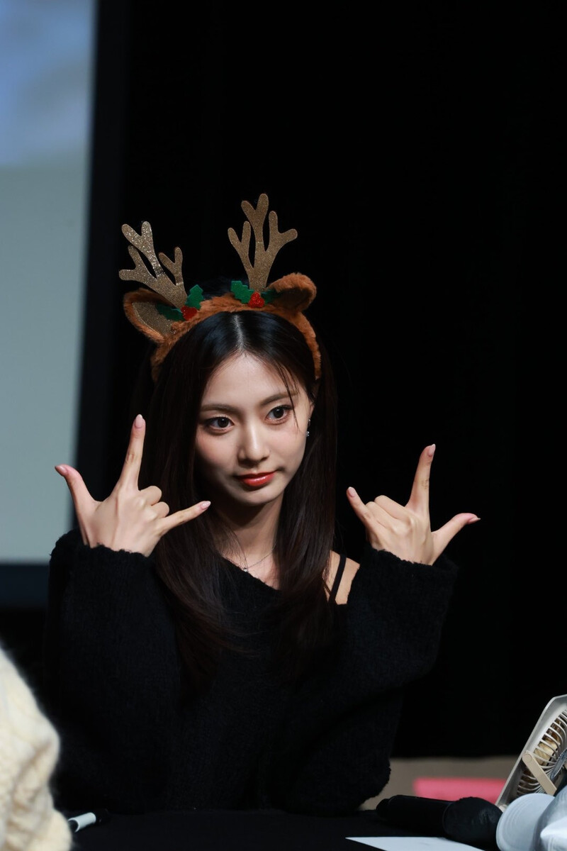 241216 TZUYU at MK Fansign documents 4