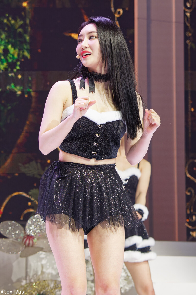 241224 Dreamcatcher SuA - '7 Doors of Christmas: A Lucky Encore' in Seoul Day 1 documents 1