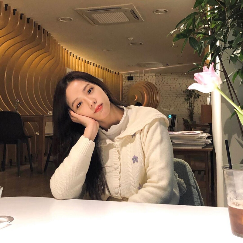 191222 JISOO Instagram Update documents 2