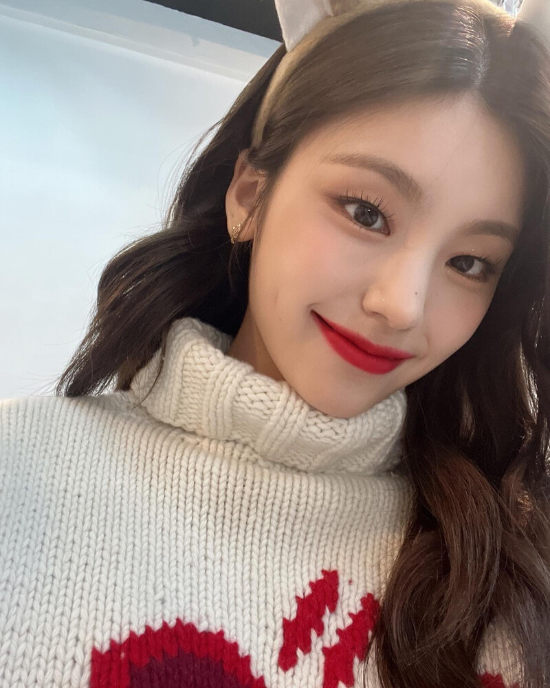 211220 ITZY Instagram Update - Yeji documents 2