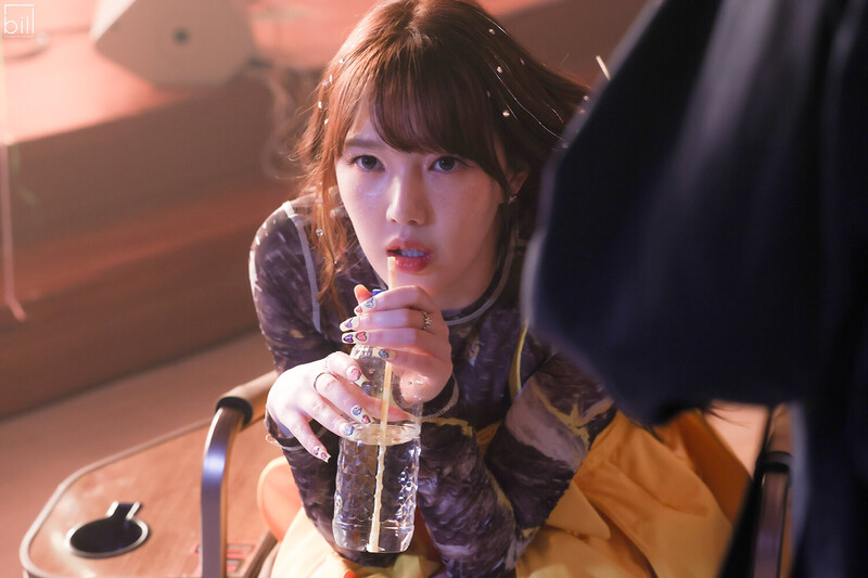 230907 Bill Entertainment Naver Post - YERIN 'Bambambam' M/V behind documents 7