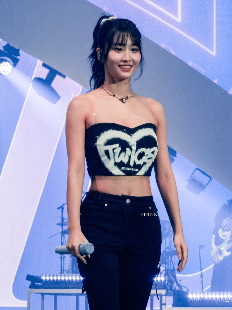 230923 TWICE Momo - ‘READY TO BE’ World Tour in Bangkok Day 1 documents 1