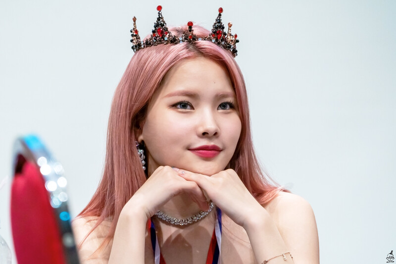 190817 Weki Meki Rina at 'WEEK END LOL' Shim Seok Hall Fansign documents 3