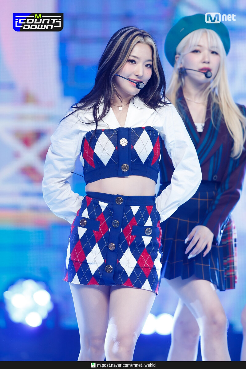 210909 fromis_9 - 'Talk & Talk' at M Countdown documents 5