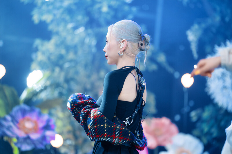 220220 Taeyeon - 'INVU' at Inkigayo documents 14