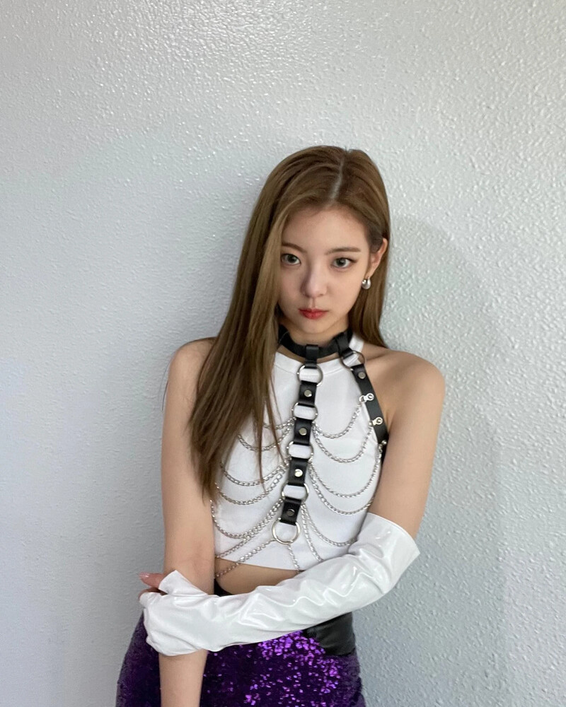 210515 ITZY Instagram Update - Lia documents 10