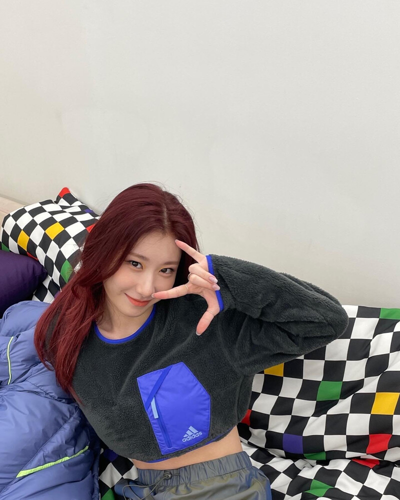 211031 ITZY Instagram Update - Chaeryeong documents 8