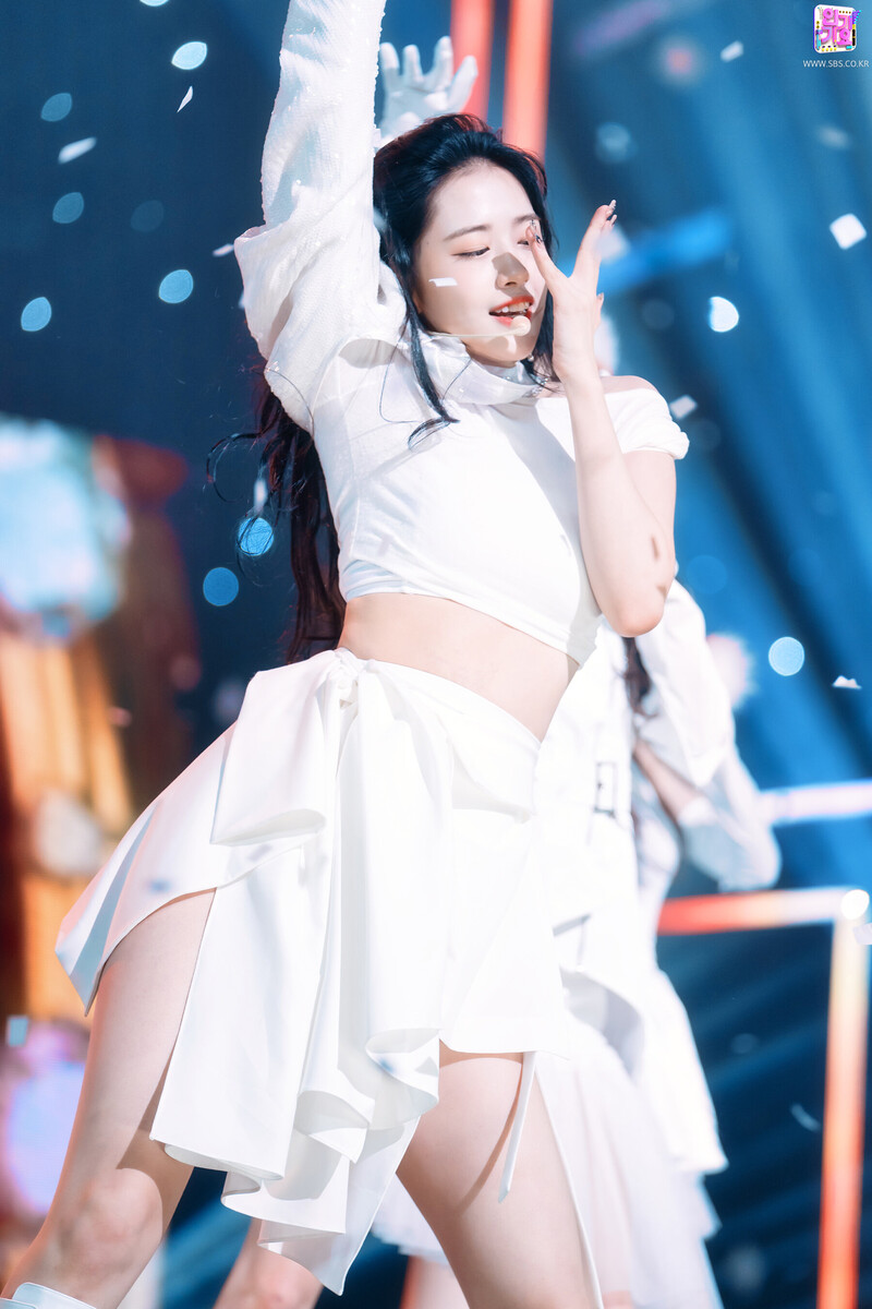211212 IVE Yujin - "ELEVEN" at Inkigayo documents 13