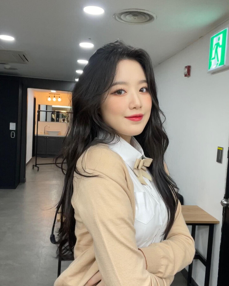 220521 (G)I-DLE Shuhua Instagram Update documents 6